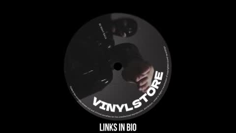 Snapshot of vinylstore chatting on 01-08-25, 12:05 Diva Silvia online show from 01-08-25, 12:05