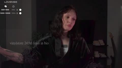 Snapshot of vinylstore chatting on 02-24-25, 05:09 Diva Silvia online show from 02-24-25, 05:09