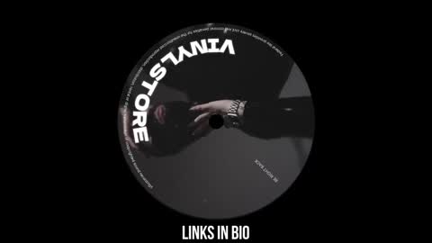Snapshot of vinylstore chatting on 03-01-25, 11:17 Diva Silvia online show from 03-01-25, 11:17