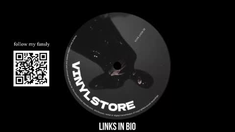 Snapshot of vinylstore chatting on 03-12-25, 11:09 Diva Silvia online show from 03-12-25, 11:09