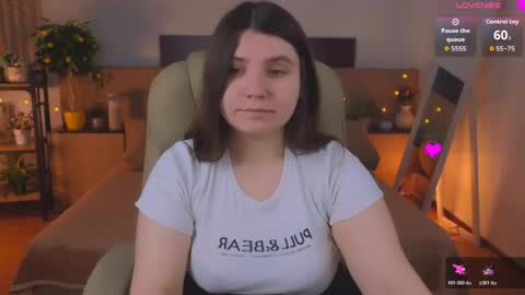 Snapshot of viola__shy chatting on 05-31-26, 08:54 Viola online show from 05-31-26, 08:54