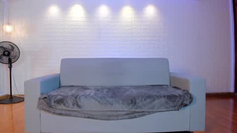 Violett  Everyday From 0530 to 1430 Col Time online show from 01-04-25, 04:43