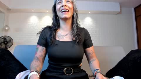 Violett  Everyday From 0530 to 1430 Col Time online show from 01-22-25, 10:50