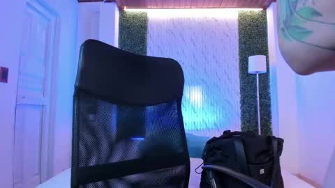 Violett  Everyday From 0530 to 1430 Col Time online show from 09-17-25, 10:39