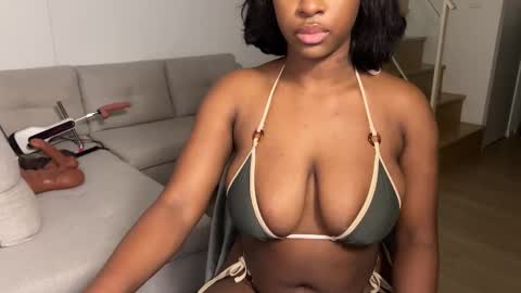 Fantasy Black Girl online show from 09-16-25, 04:13