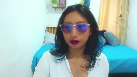 V I O L E T  online show from 05-07-26, 02:00