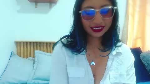 V I O L E T  online show from 05-08-26, 02:55