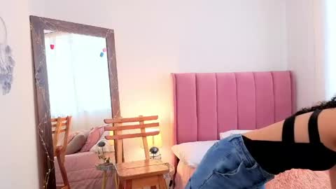 violet__15 online show from 05-08-26, 12:21