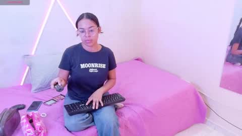 violet_and_dylan online show from 02-04-26, 12:22