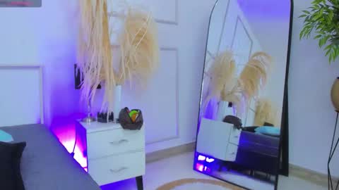 Violet and Paul online show from 10-31-25, 06:03