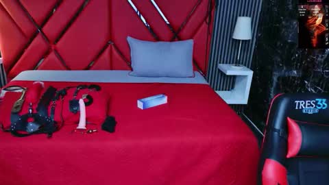 Snapshot of violet_bdsm chatting on 03-28-26, 01:22 Violet online show from 03-28-26, 01:22