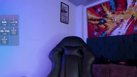 Snapshot of violet_blaze chatting on 10-24-25, 10:22 online show from 10-24-25, 10:22