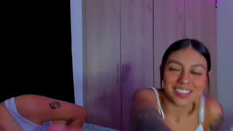 Snapshot of violet_casper_ chatting on 02-19-25, 10:42 Violet and Casper online show from 02-19-25, 10:42