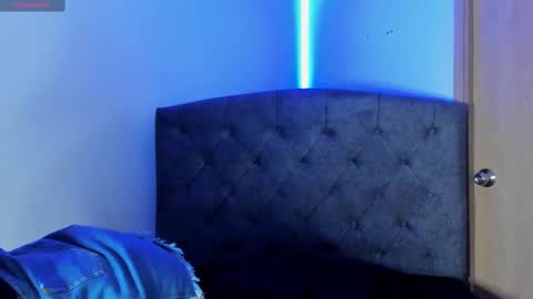 Snapshot of violet_casper_ chatting on 02-21-25, 11:32 Violet and Casper online show from 02-21-25, 11:32