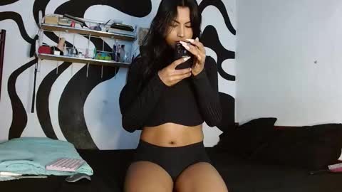 violet_sexhot28 online show from 01-11-26, 06:46