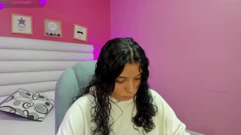 Snapshot of violet_sinclair chatting on 06-04-26, 11:27 violet_sinclair online show from 06-04-26, 11:27