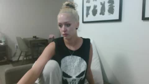 violet_winter97 online show from 09-17-25, 09:33