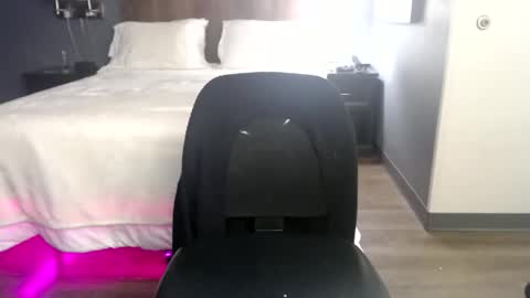 violet_winter97 online show from 03-18-26, 05:38