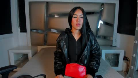 Snapshot of violeta__jade chatting on 09-25-25, 04:05 violeta__jade online show from 09-25-25, 04:05