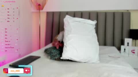 Snapshot of violeta_cs chatting on 02-14-25, 08:59 online show from 02-14-25, 08:59