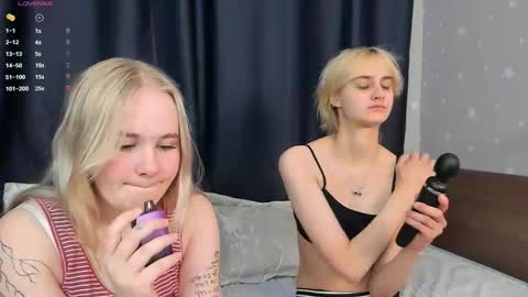 Dianashort hair Violetalong hair online show from 02-08-26, 04:16