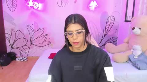 Snapshot of violeta_in chatting on 10-18-25, 12:28 Violeta online show from 10-18-25, 12:28