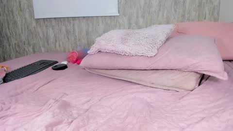 Snapshot of violeta_london chatting on 12-13-24, 06:10 violeta london online show from 12-13-24, 06:10