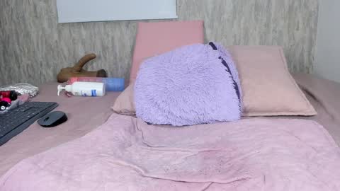 Snapshot of violeta_london chatting on 12-28-24, 06:06 violeta london online show from 12-28-24, 06:06