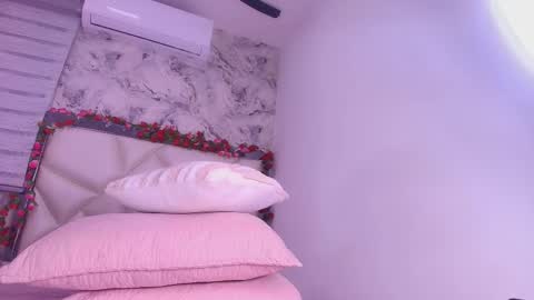 Snapshot of violeta_london chatting on 02-17-26, 03:03 violeta london online show from 02-17-26, 03:03