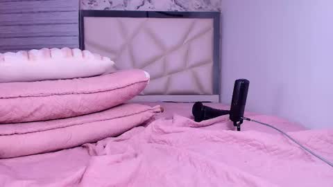 Snapshot of violeta_london chatting on 03-21-26, 08:19 violeta london online show from 03-21-26, 08:19