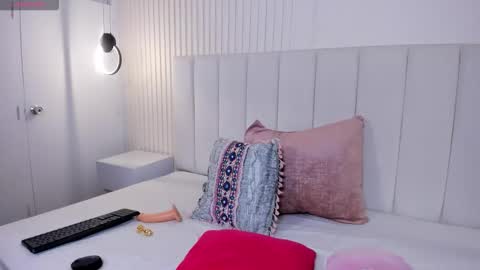 Snapshot of violeta_rodriguez_ chatting on 03-17-26, 10:13 Violeta Rodriguez online show from 03-17-26, 10:13