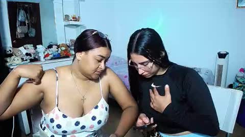 Snapshot of violeta_rouses chatting on 02-21-26, 04:08 violeta_rouses online show from 02-21-26, 04:08