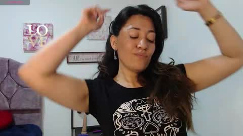 Snapshot of violeta_scott_ chatting on 03-18-26, 03:37 violeta_scott_ online show from 03-18-26, 03:37
