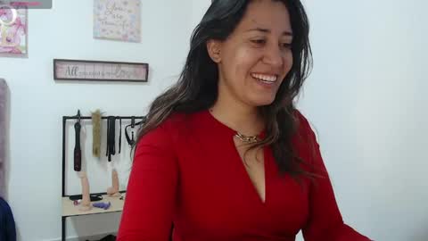 Snapshot of violeta_scott_ chatting on 03-23-26, 01:37 violeta_scott_ online show from 03-23-26, 01:37