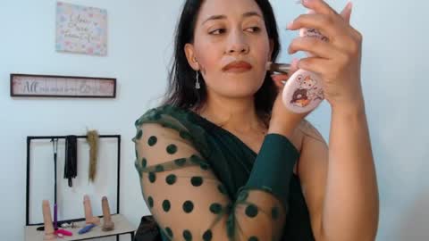 Snapshot of violeta_scott_ chatting on 04-15-26, 03:08 violeta_scott_ online show from 04-15-26, 03:08
