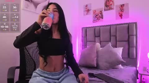 Snapshot of violeta_velvet_ chatting on 06-19-26, 12:53 online show from 06-19-26, 12:53