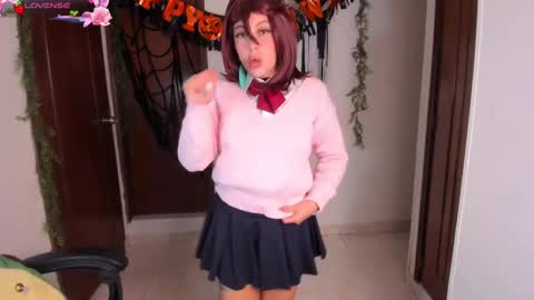 Snapshot of violetaarey chatting on 10-15-25, 11:16 Violeta Help me reach 150 thumbs up online show from 10-15-25, 11:16