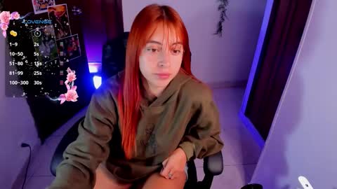 Snapshot of violetaarey chatting on 11-13-25, 11:36 Violeta Help me reach 150 thumbs up online show from 11-13-25, 11:36