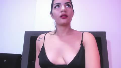 Snapshot of violetadumsper chatting on 01-28-25, 05:32 VioletaDums online show from 01-28-25, 05:32