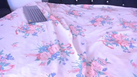 Snapshot of violetadumsper chatting on 09-30-25, 03:11 VioletaDums online show from 09-30-25, 03:11