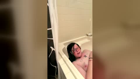 Snapshot of violetann93 chatting on 03-31-26, 11:27 violetann93 online show from 03-31-26, 11:27