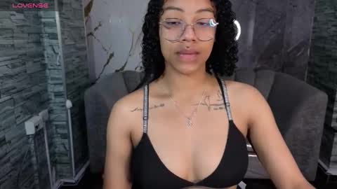 violeth_b online show from 10-14-25, 12:50