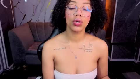 violeth_b online show from 11-28-25, 02:42