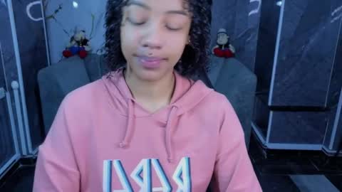 violeth_b online show from 05-19-26, 12:44