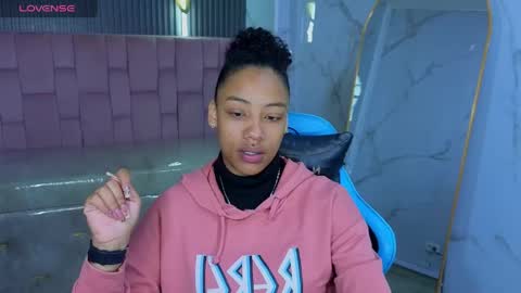 violeth_b online show from 06-08-26, 01:11