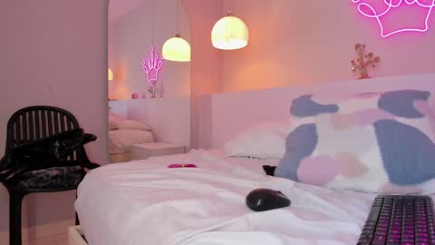 Violeth Hill online show from 12-24-24, 02:32