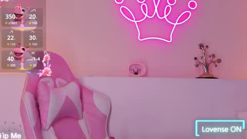 Violeth Hill online show from 11-28-25, 06:10