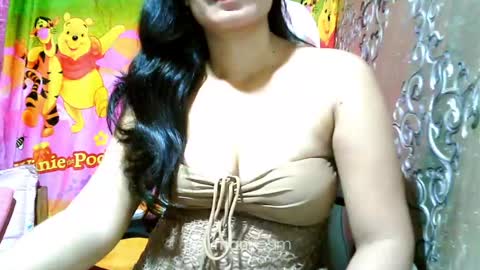 Livia help get 100 likes online show from 02-23-25, 09:22