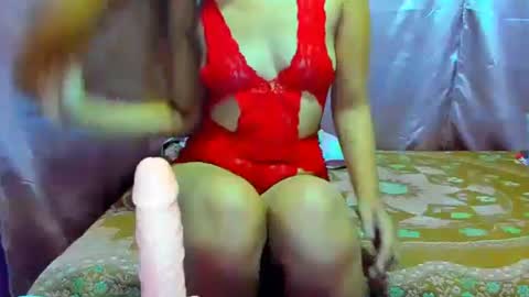 Livia help get 100 likes online show from 04-13-26, 09:31