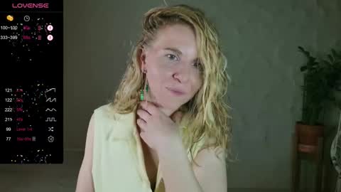 Snapshot of violetplath chatting on 11-15-25, 10:37 Violet next stream December 6 online show from 11-15-25, 10:37